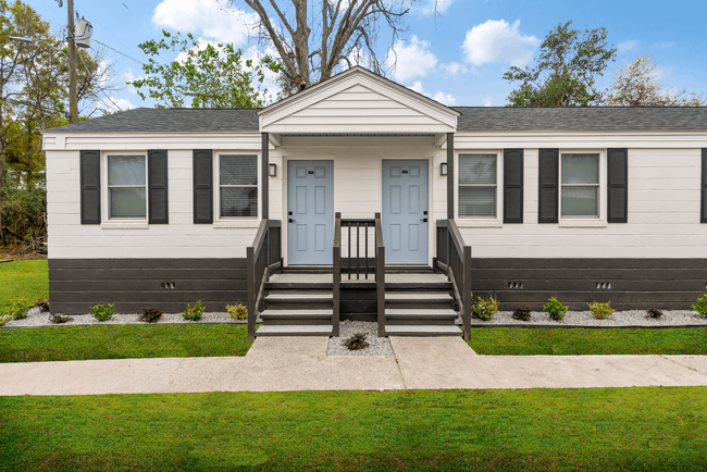 Clement Crossing Apartments in North Charleston, SC - Building Photo - Building Photo