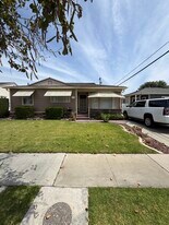 4766 Deeboyar Ave in Lakewood, CA - Building Photo