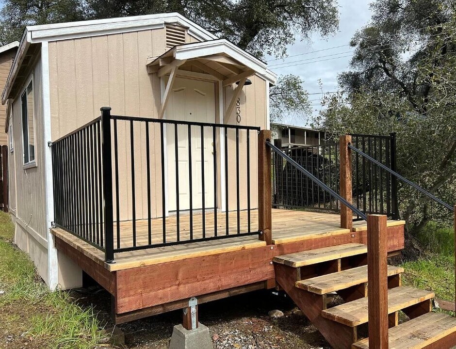 830 Pleasant Valley Rd in Diamond Springs, CA - Building Photo