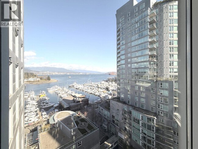 560 Cardero St in Vancouver, BC - Building Photo - Building Photo