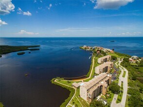 4550 Bay Blvd in Port Richey, FL - Building Photo - Building Photo