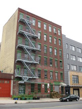 140 Metropolitan Ave in Brooklyn, NY - Building Photo - Building Photo