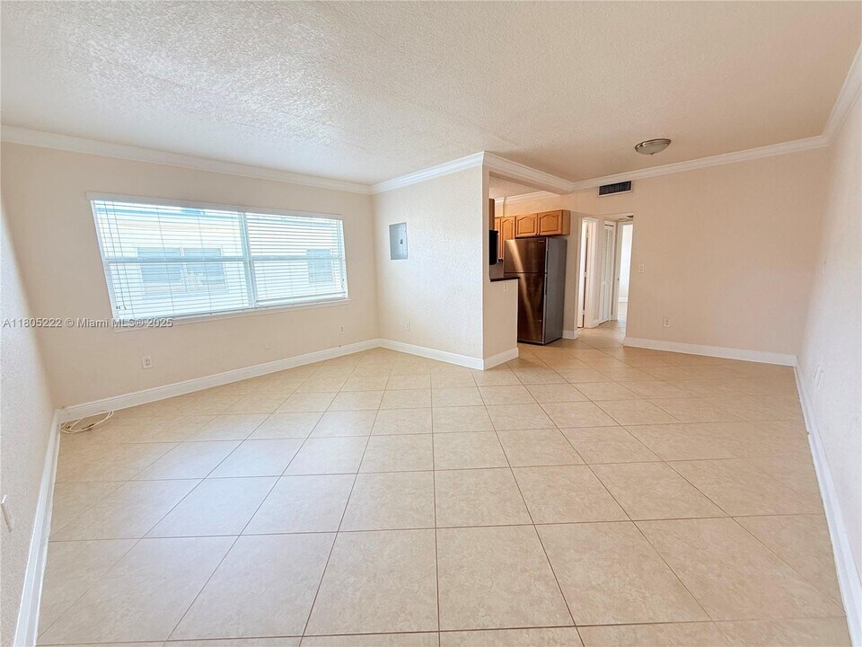 865 W 39th St in Miami Beach, FL - Building Photo