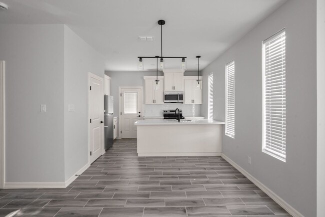 property at 408 N Onyx Ave