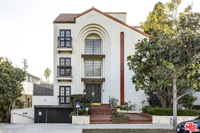 property at 818 6th St