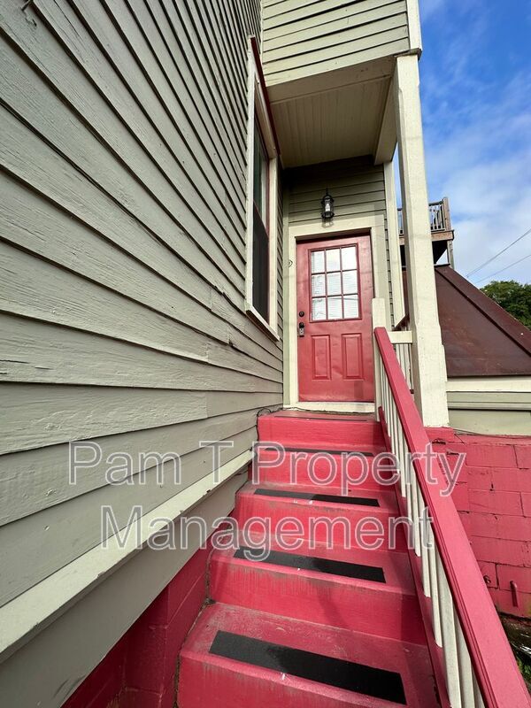 property at 124 E Henry St
