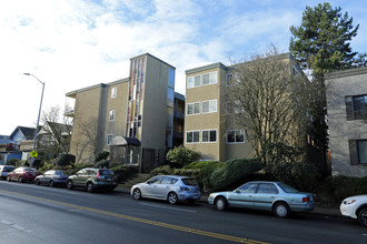 Iro Apartments in Seattle, WA - Building Photo - Building Photo