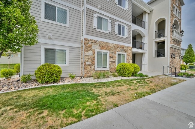 226 W Ridge Rd in Saratoga Springs, UT - Building Photo - Building Photo