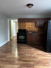 8 Cherry St, Unit Apt A in Willow Grove, PA - Building Photo - Building Photo