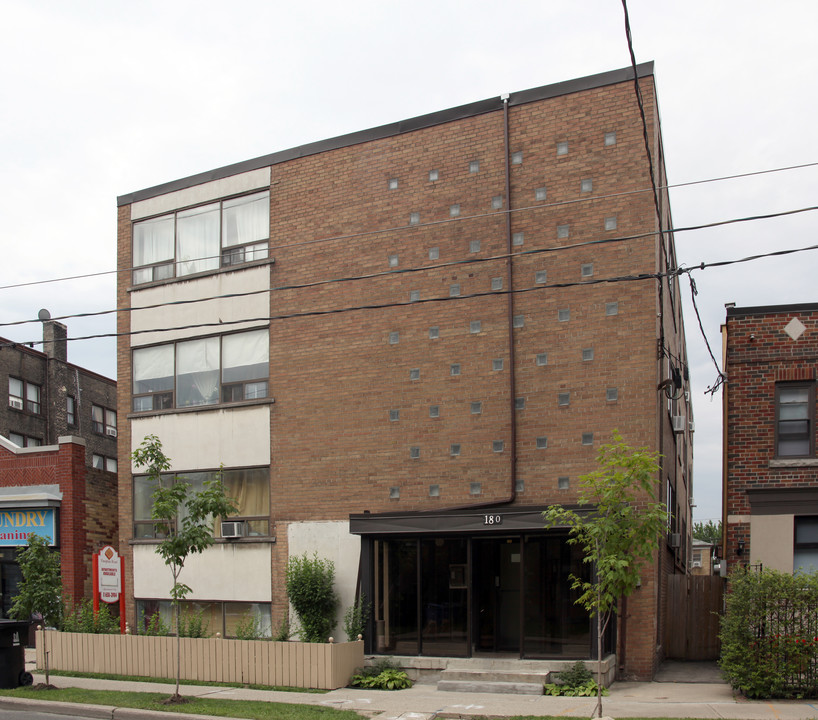 180 Vaughan Rd in Toronto, ON - Building Photo