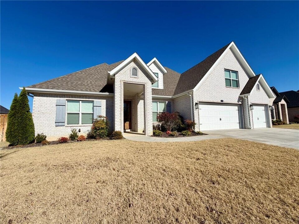 1641 Cherrie St in Bentonville, AR - Building Photo