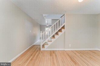 3729 S Four Mile Run Dr in Arlington, VA - Building Photo - Building Photo