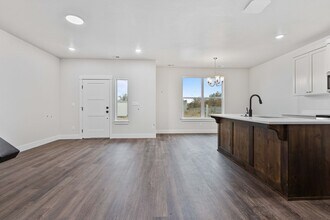 635 Hollow Dr in Ammon, ID - Building Photo - Building Photo