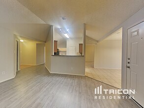 7015 Escondido Dr in Arlington, TX - Building Photo - Building Photo