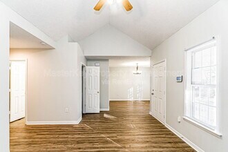 112 Burt St in Holly Springs, NC - Foto de edificio - Building Photo