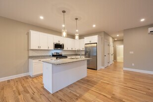 213 Old Towne Rd in Cheshire, CT - Building Photo