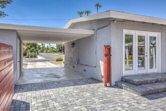 2400 Sherman Pl in Las Vegas, NV - Building Photo - Building Photo