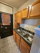 121 W 80th St in Chicago, IL - Building Photo - Building Photo