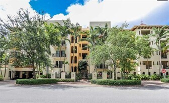 642 Valencia Ave, Unit 405 in Coral Gables, FL - Building Photo