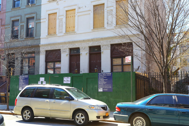 246 W 121st St in New York, NY - Foto de edificio - Building Photo