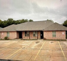 7625 Windsor Oaks in San Antonio, TX - Building Photo