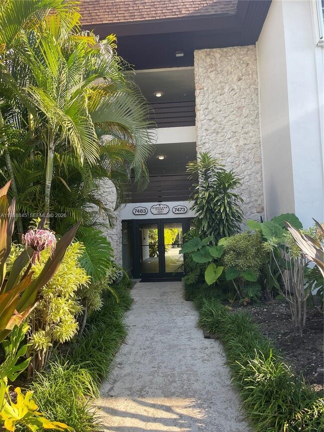 7483 SW 82nd St in Miami, FL - Building Photo - Building Photo