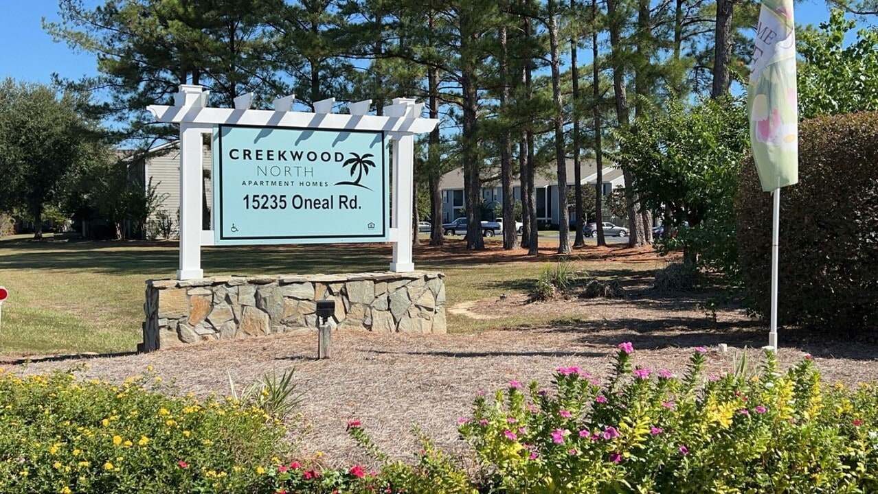Creekwood North in Gulfport, MS - Foto de edificio