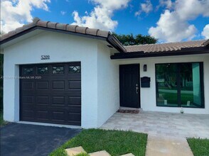 5209 Cleveland St in Hollywood, FL - Building Photo - Building Photo