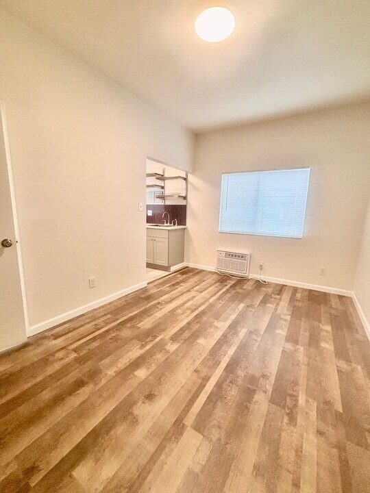 1354 Carlton Dr in Glendale, CA - Building Photo