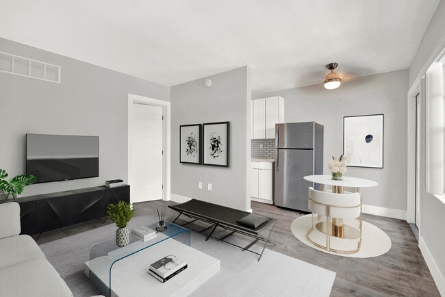 Marine Plaza Apartments in Miami, FL - Foto de edificio - Building Photo