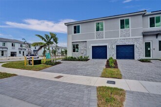 633 SE 14th Ct in Homestead, FL - Building Photo - Building Photo