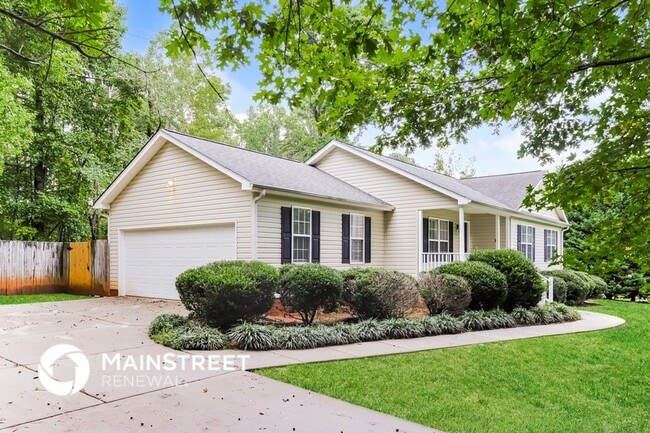 1107 Foxhaven Dr in Greensboro, NC - Foto de edificio - Building Photo