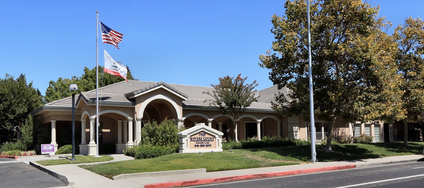 Revere Court in Sacramento, CA - Foto de edificio