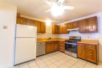 23 Country Club Dr in Manchester, NH - Building Photo - Building Photo