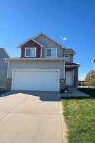 1612 Bennetts Way NW in Altoona, IA - Building Photo