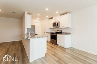 25382 Cypress Bend Dr, Unit 240 in Cleveland, TX - Building Photo - Building Photo