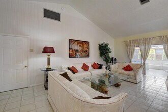 9565 El Clair Ranch Rd in Boynton Beach, FL - Building Photo - Building Photo