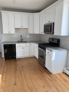 2111 W Roscoe St in Chicago, IL - Building Photo