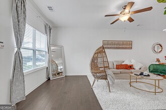 909 Ambient Way in Atlanta, GA - Building Photo - Building Photo