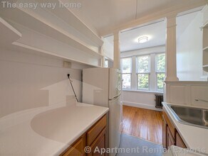 172 Maple St, Unit #303 in Malden, MA - Foto de edificio - Building Photo