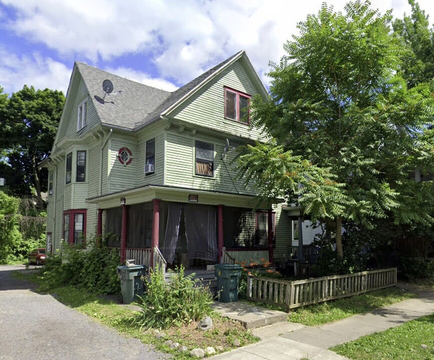 30-32-32 Quincy St in Rochester, NY - Building Photo