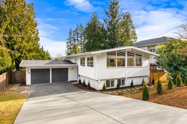 property at 7638 139th Pl NE