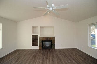 1630 SE 4th St in Gresham, OR - Building Photo - Building Photo