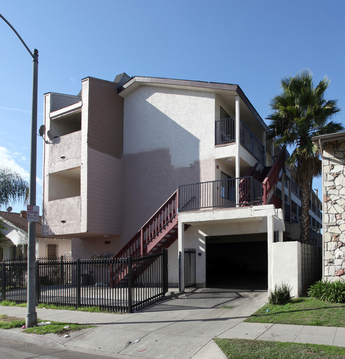 751 Cerritos Ave in Long Beach, CA - Foto de edificio