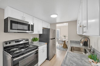 The Lakes in Southfield, MI - Building Photo - Building Photo