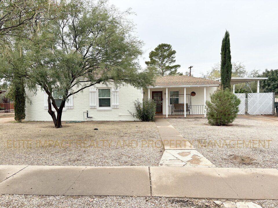 1723 N Desmond Ln in Tucson, AZ - Building Photo