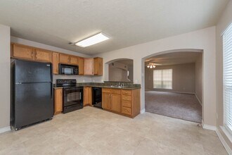 Spacious 4 Bed, 3 Bath Minutes from Campus! in College Station, TX - Building Photo - Building Photo