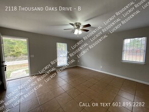 2118 Thousand Oaks Dr in Jackson, MS - Building Photo - Building Photo