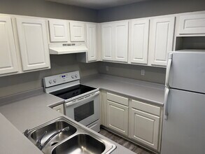 2263 Whitman Ln in Fort Walton Beach, FL - Building Photo - Building Photo