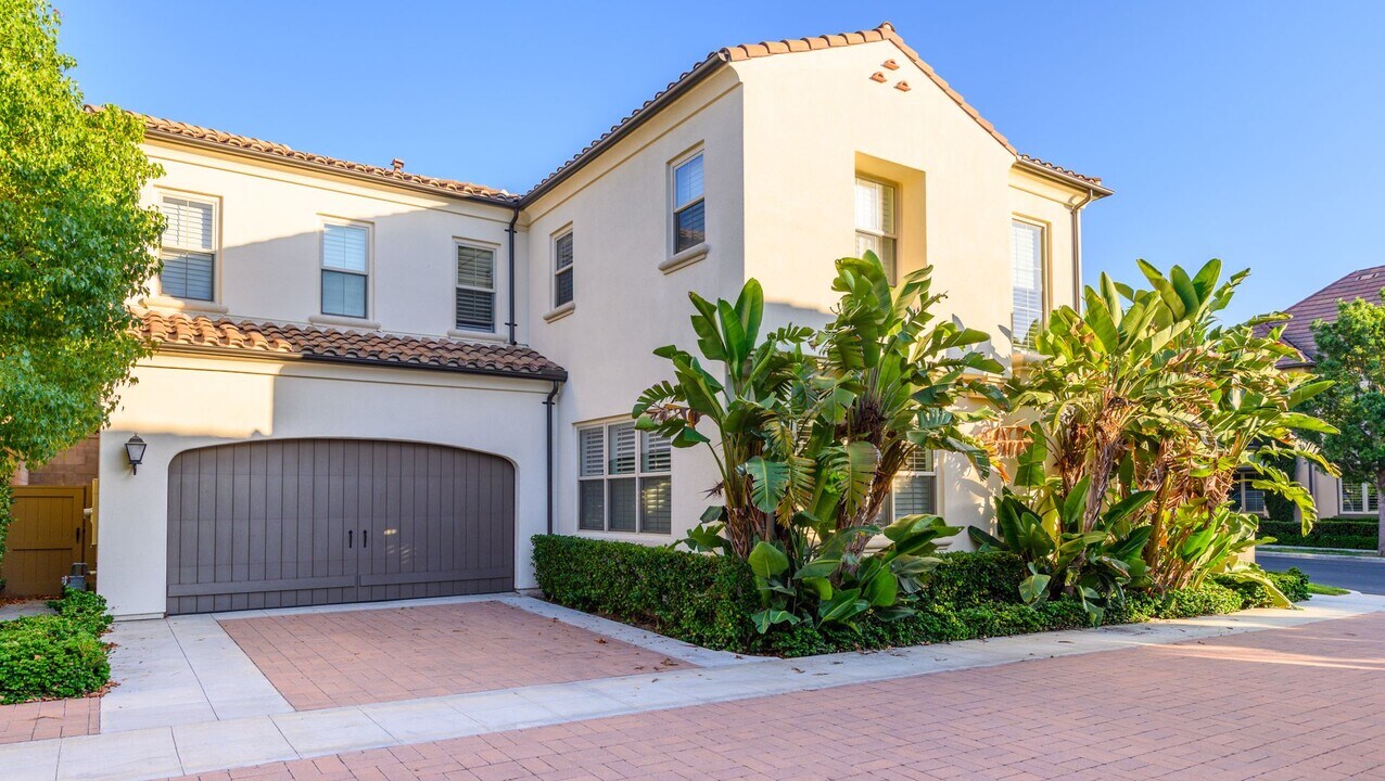 75 Purple Jasmine in Irvine, CA - Foto de edificio
